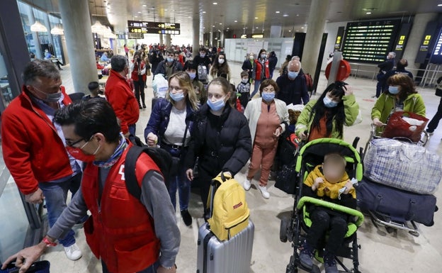 Otro avión con familias ucranianas llega al aeropuerto de Manises