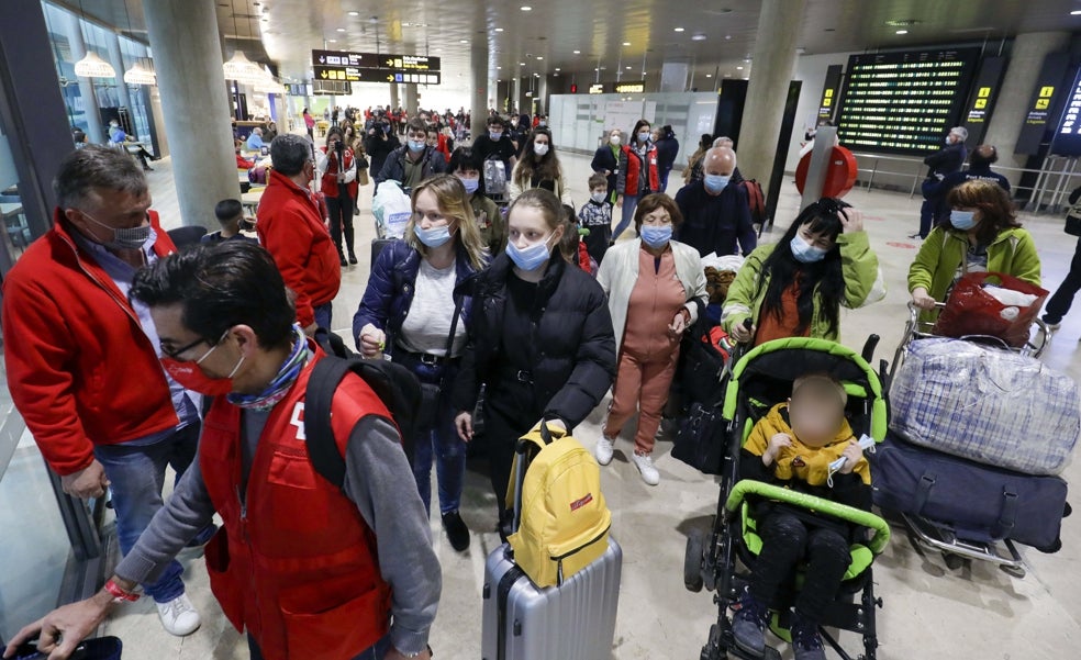 Otro avión con familias ucranianas llega al aeropuerto de Manises