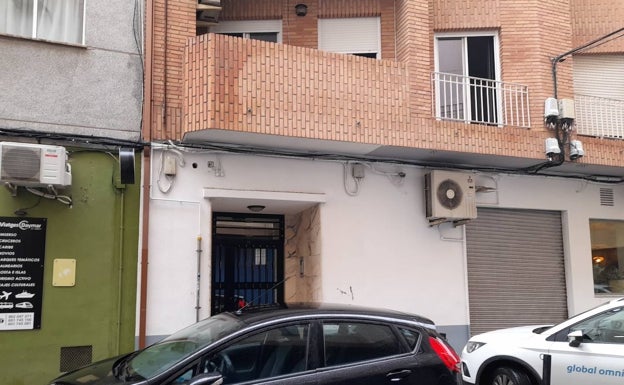 El hombre que mató a su hermano en Canals pasó horas con el cadáver antes de suicidarse