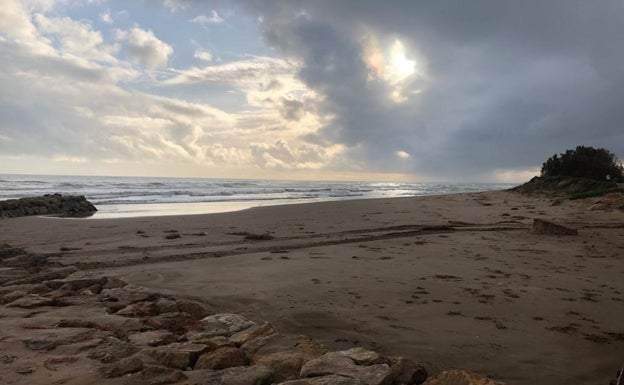 Sueca instalará una barrera para mejorar el estado del agua de la playa de Motilla