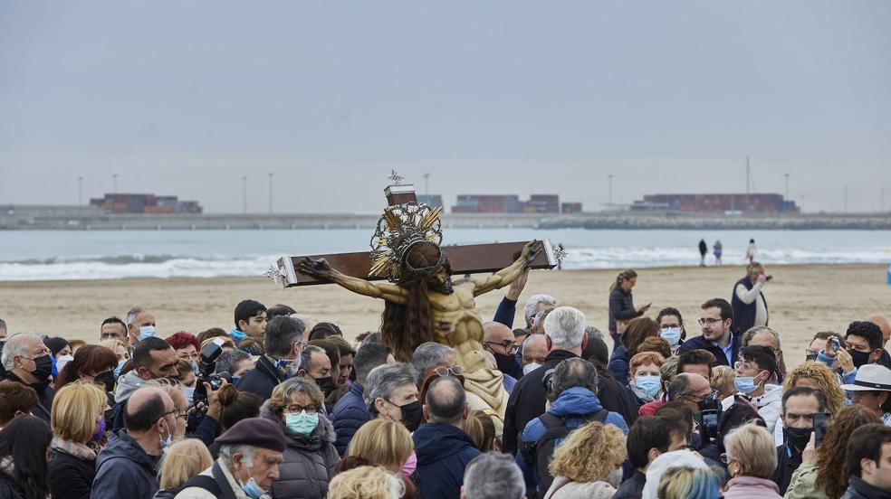 Así ha sido el encuentro de la Dolorosa con Jesús con la cruz