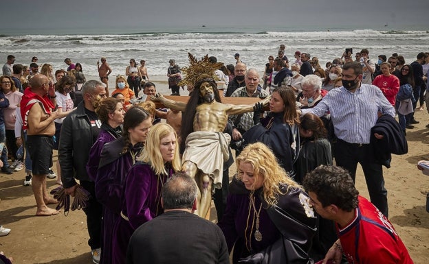 «Ha sido muy especial llevar al Cristo del Salvador y del Amparo el año en que estoy embarazada»