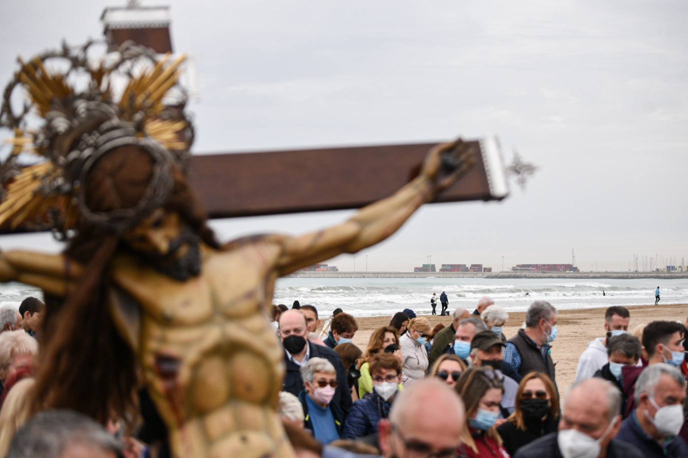 Encuentro entre los Cristos y visita a la playa del Cabanyal