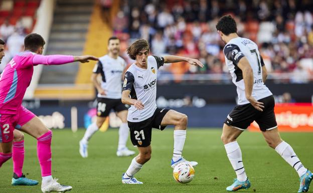 El árbitro golpea el ánimo del Valencia