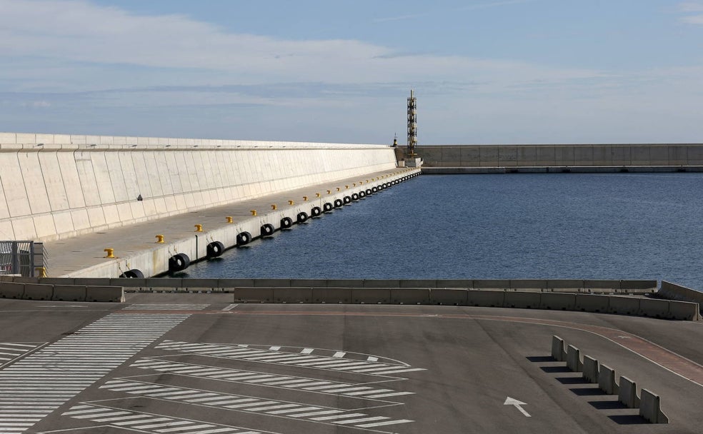 Ampliación norte del puerto de Valencia: una década de controversia para construir la terminal