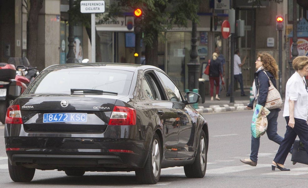 Competencia arremete contra el Ayuntamiento de Valencia por excederse en su veto a las licencias VTC