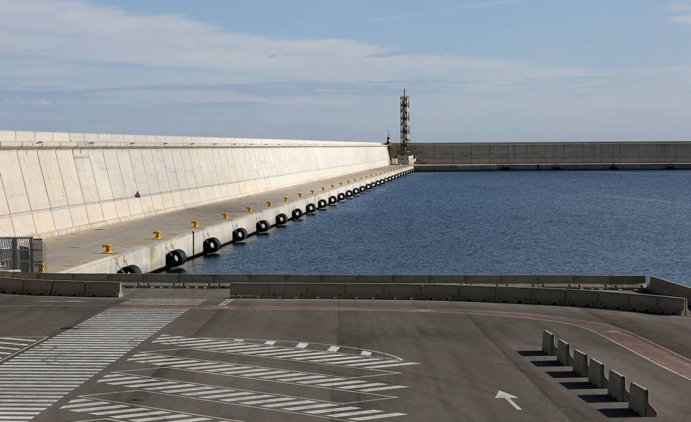 Ampliación norte del puerto de Valencia: una década de controversia para construir la terminal