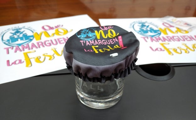 Guanyar Alcoi considera que la campaña de los cubre vasos en Fiestas es «desfavorable a los intereses de la mujer»