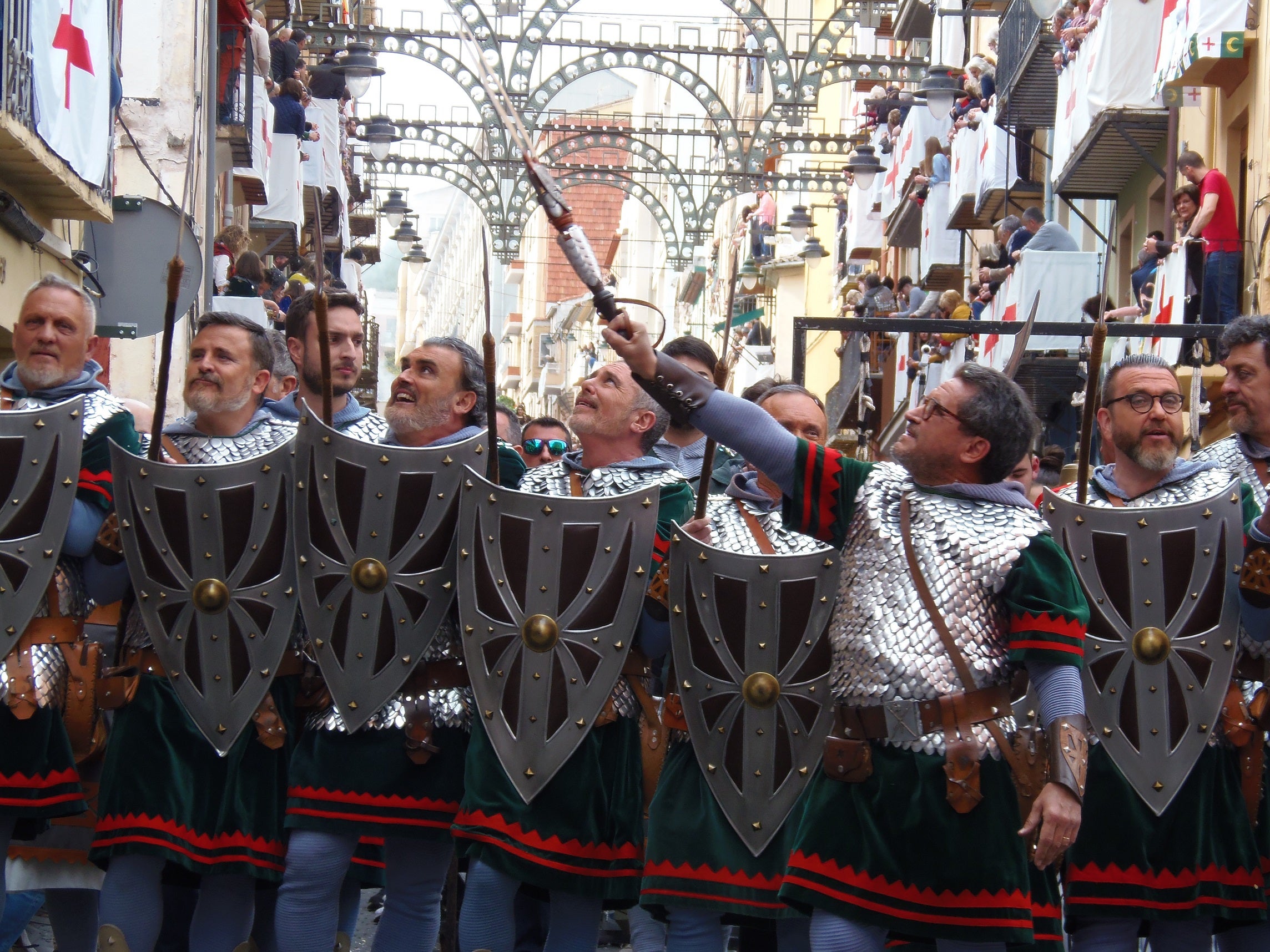 La Capitanía de los Muntanyesos abre la Entrada de Fiestas de Alcoi