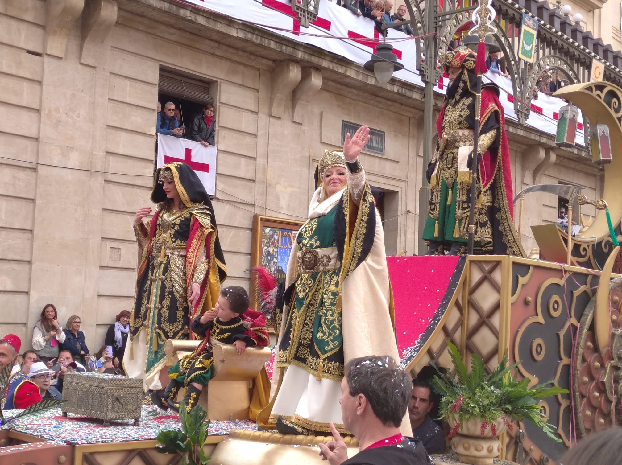 Suntuosidad y colorido en la Capitanía Mora de los Cordoneros