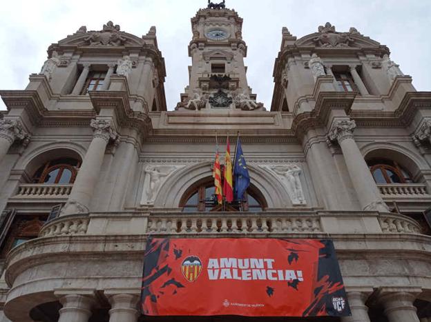 Así es la pancarta más valencianista del Ayuntamiento de Valencia