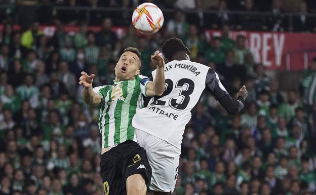 El cántico 'Lim go home' suena también en la final de la Copa del Rey