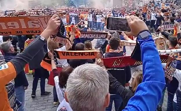 El himno de Valencia resuena en el corazón de Sevilla