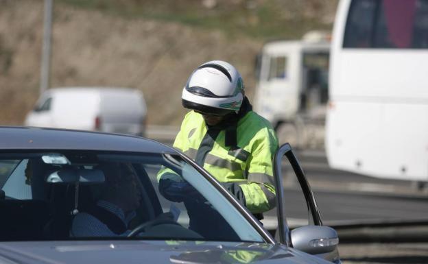 La multa que la DGT ha puesto en una semana a 638 conductores en la Comunitat Valenciana