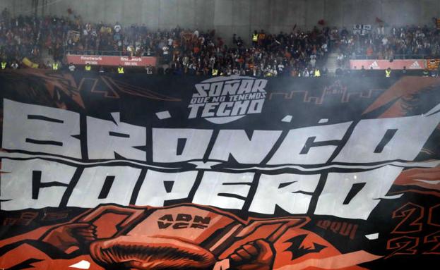 Así ha sido el espectacular tifo del Valencia CF en la final de la Copa del Rey