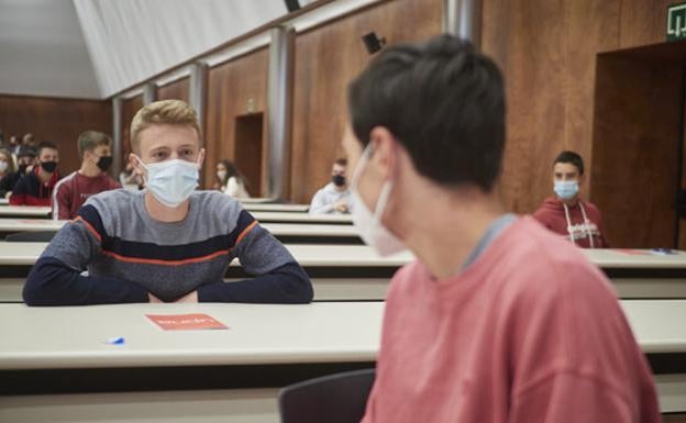 El Consell, forzado a intervenir ante el caos de las mascarillas en la educación