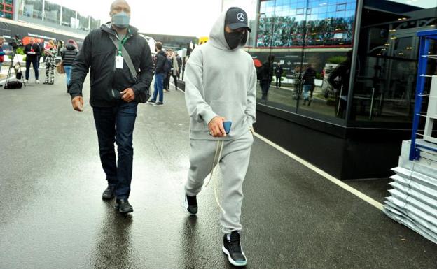 Hamilton toca fondo y Alonso está al acecho