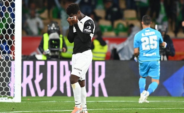 Yunus rompe su silencio tras fallar el penalti en la final de Copa: «Amo este escudo»