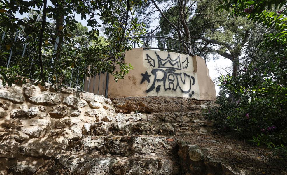 El vandalismo se ceba con los jardines de Monforte