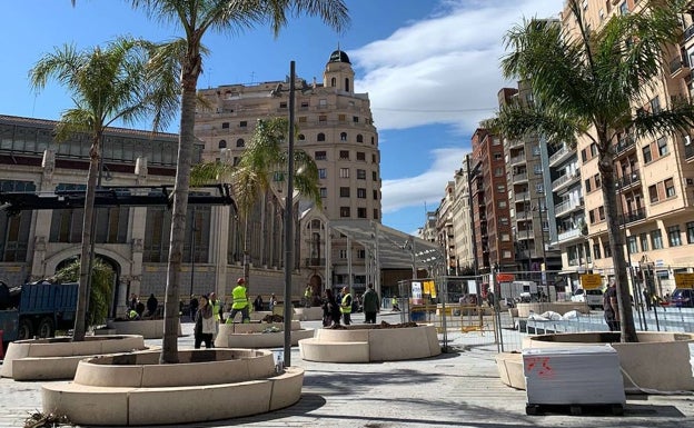 Las plazas de Brujas y el Mercat se estrenarán sin estar acabadas por la crisis de suministros