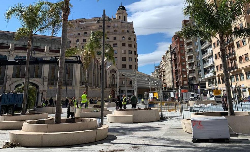 Las plazas de Brujas y el Mercat se estrenarán sin estar acabadas por la crisis de suministros