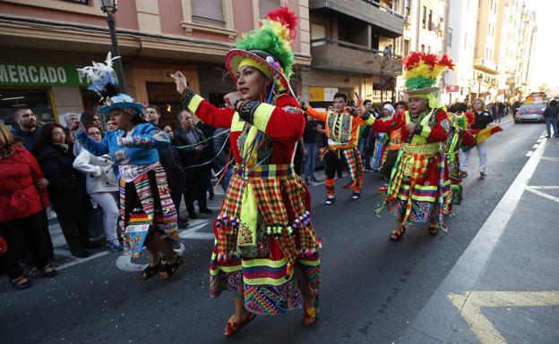 El Carnaval de Ruzafa llena de color las calles de Valencia: horario y recorrido en 2022