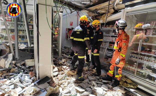 Caen 20 metros cuadrados de la cubierta de un supermercado de Gandia sin dejar heridos