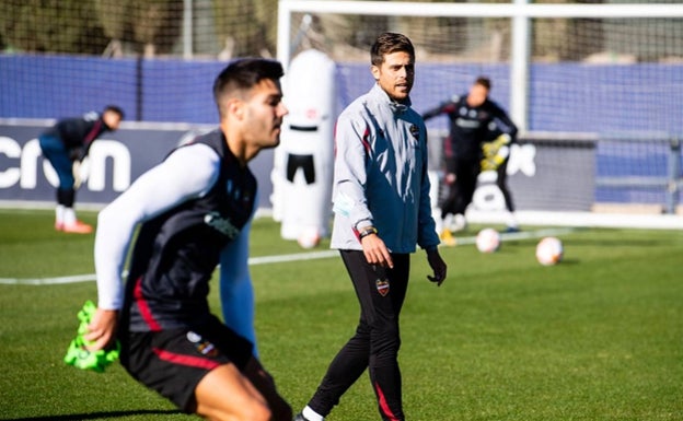 Alessio Lisci: «Nunca creeré que el Valencia vaya a aprovechar una ocasión para ayudar al Levante»