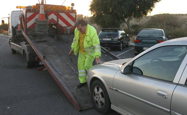 Las cinco averías más frecuentes que te pueden dejar tirado con el coche en la carretera