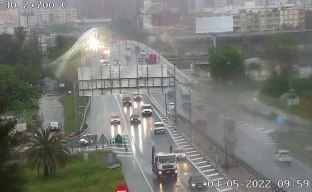 Las carreteras de Valencia, colapsadas por la lluvia