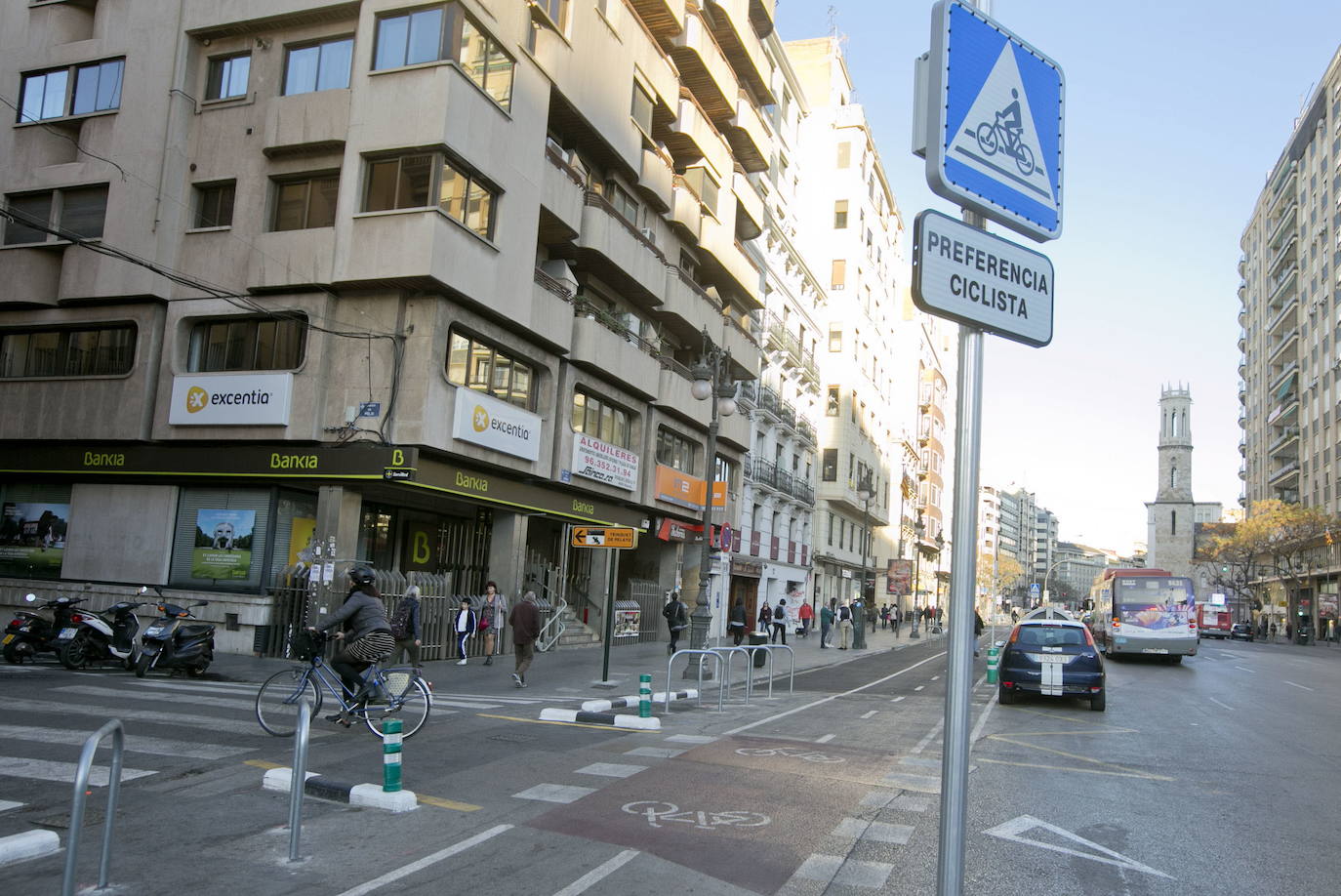 La señal inventada para el anillo ciclista de Valencia lleva cinco años sin homologar
