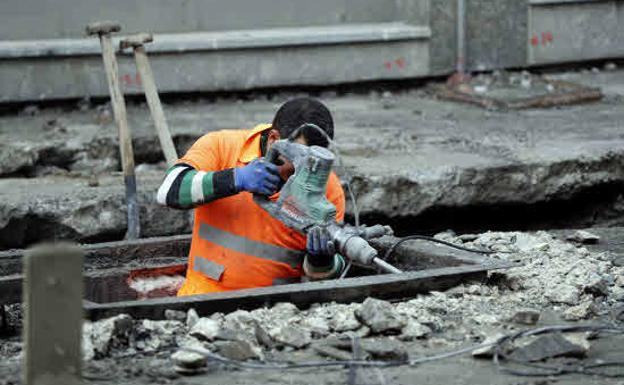 España supera por fin los 20 millones de trabajadores con récord de indefinidos