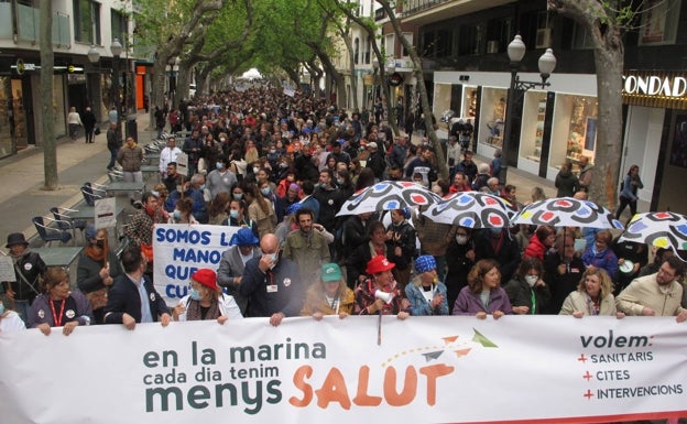 Más de un millar de personas claman en Dénia por más sanitarios y mejores condiciones laborales