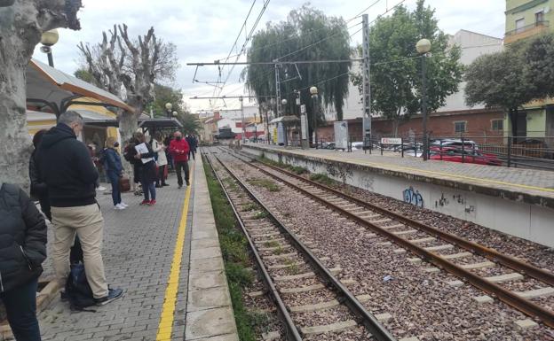 Metrovalencia avisa de retrasos en varias líneas y suspende trenes por las lluvias