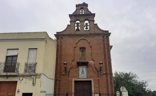 Un rayo daña la fachada de la ermita de Tavernes Blanques