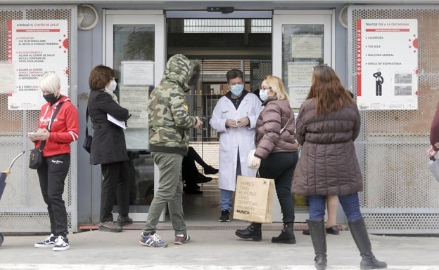 Los médicos alertan del riesgo de no separar a los enfermos Covid del resto