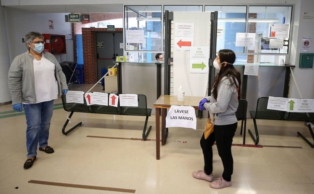 Sanidad deja ahora en manos de cada departamento decidir si separa a los pacientes Covid de los comunes