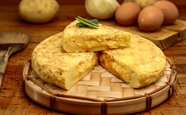 Cuántos huevos por patata hay que echar a la tortilla para que quede jugosa