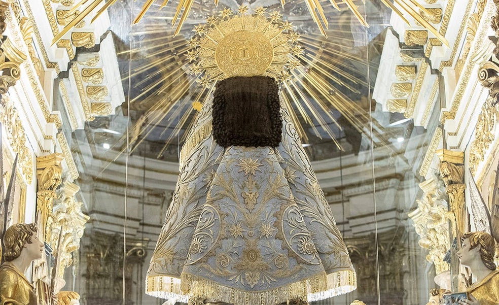 Así es el manto de la Virgen para la procesión vespertina