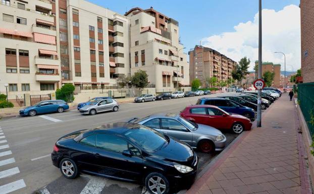 La multa por guardar una plaza de aparcamiento en la calle