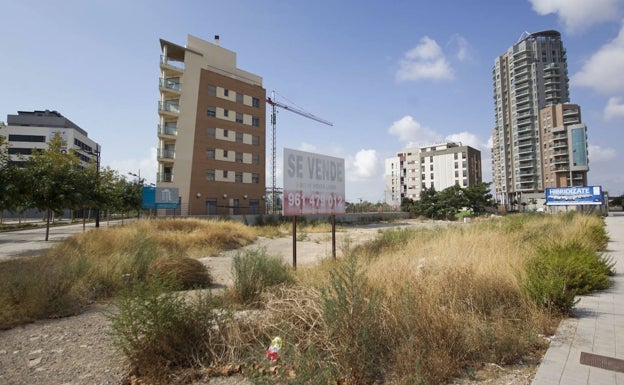 Las peticiones de alquileres municipales se duplican en dos años en Valencia