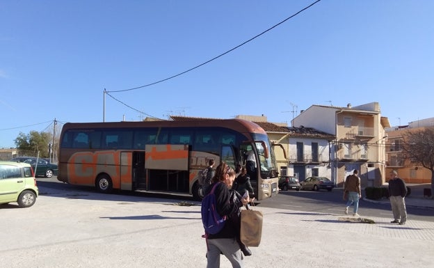 El tramo entre Xàtiva y Moixent de la línea C2 de Cercanías vuelve a realizarse en autobús