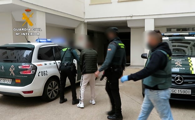 Once detenidos en Gandia por enviar droga a Francia y blanquear dinero con 25 cuentas