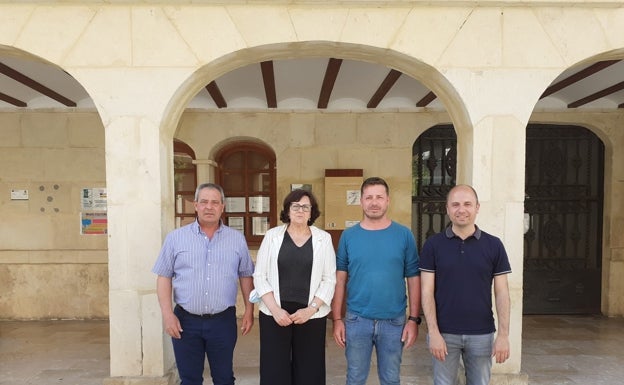 Los alcaldes de la Costera se oponen a la declaración de interés público de la línea de alta tensión de la fotovoltaica de Almansa