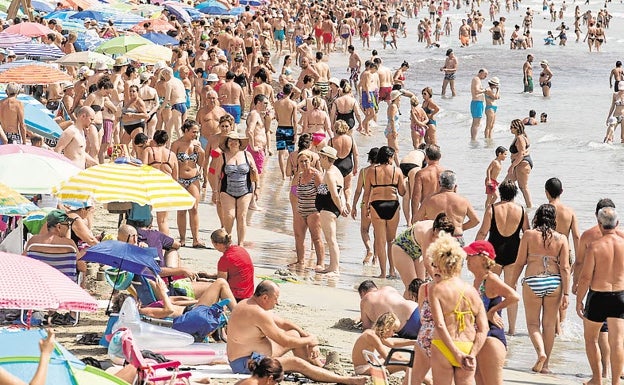 Las playas de Alicante, las más galardonadas de toda España con 91 banderas azules