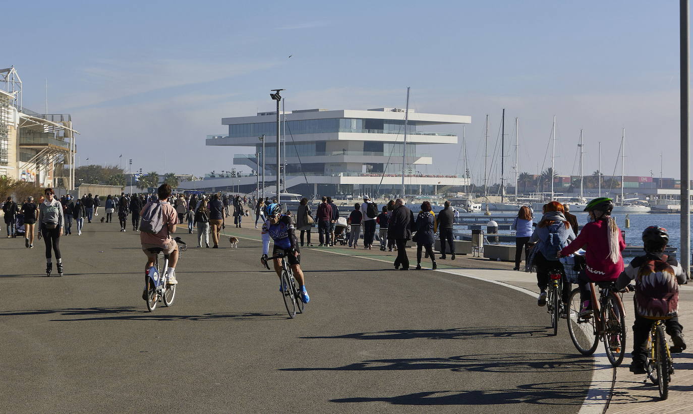 Hosteleros de la Marina cargan contra el bloqueo político y la falta de proyectos