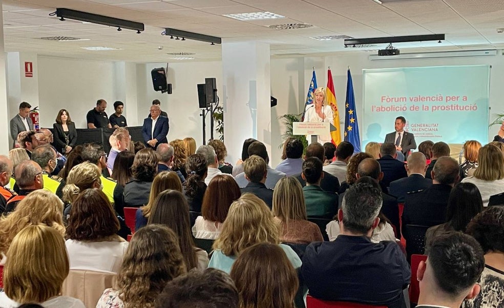 Justicia propone multas de hasta 3.000 euros para los clientes de prostitutas