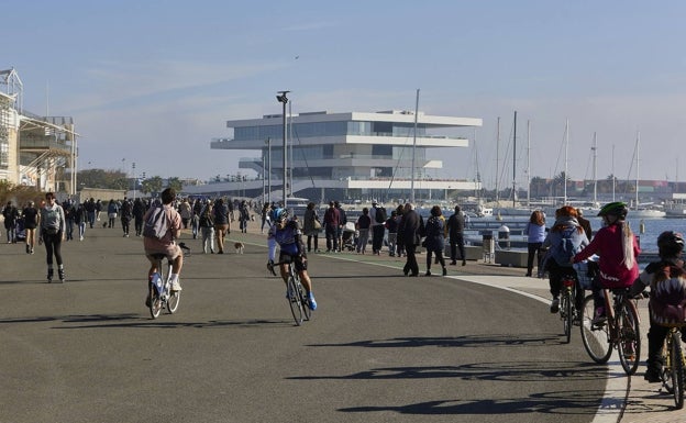 Hosteleros de la Marina cargan contra el bloqueo político y la falta de proyectos