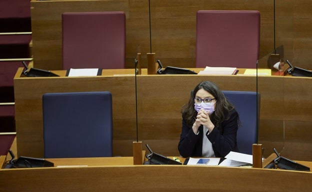 La marcha de Marzà eleva la presión sobre Mónica Oltra