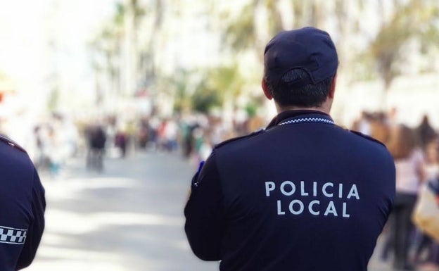 Una fuerte discusión en los Palmerales de Elche acaba con dos detenidos por ocultar una planta de marihuana